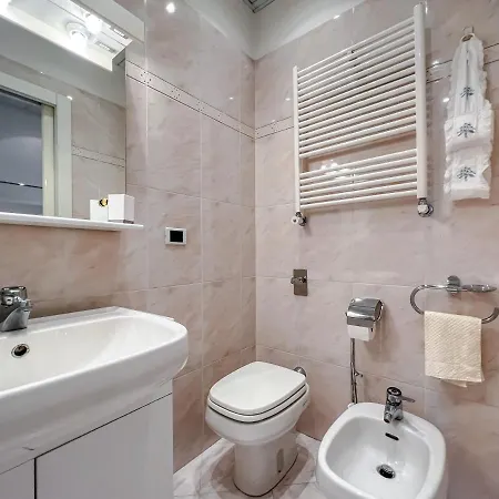 Comodo E Luminoso Monolocale Apartman *