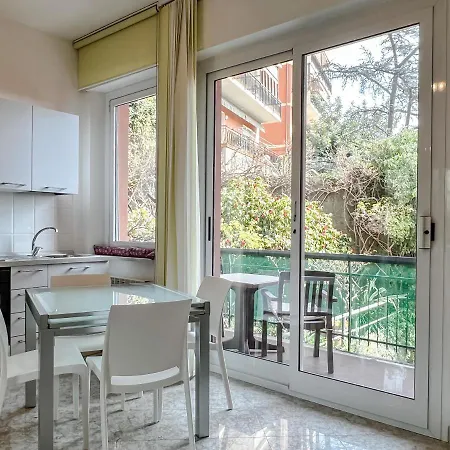 Comodo E Luminoso Monolocale * Varazze